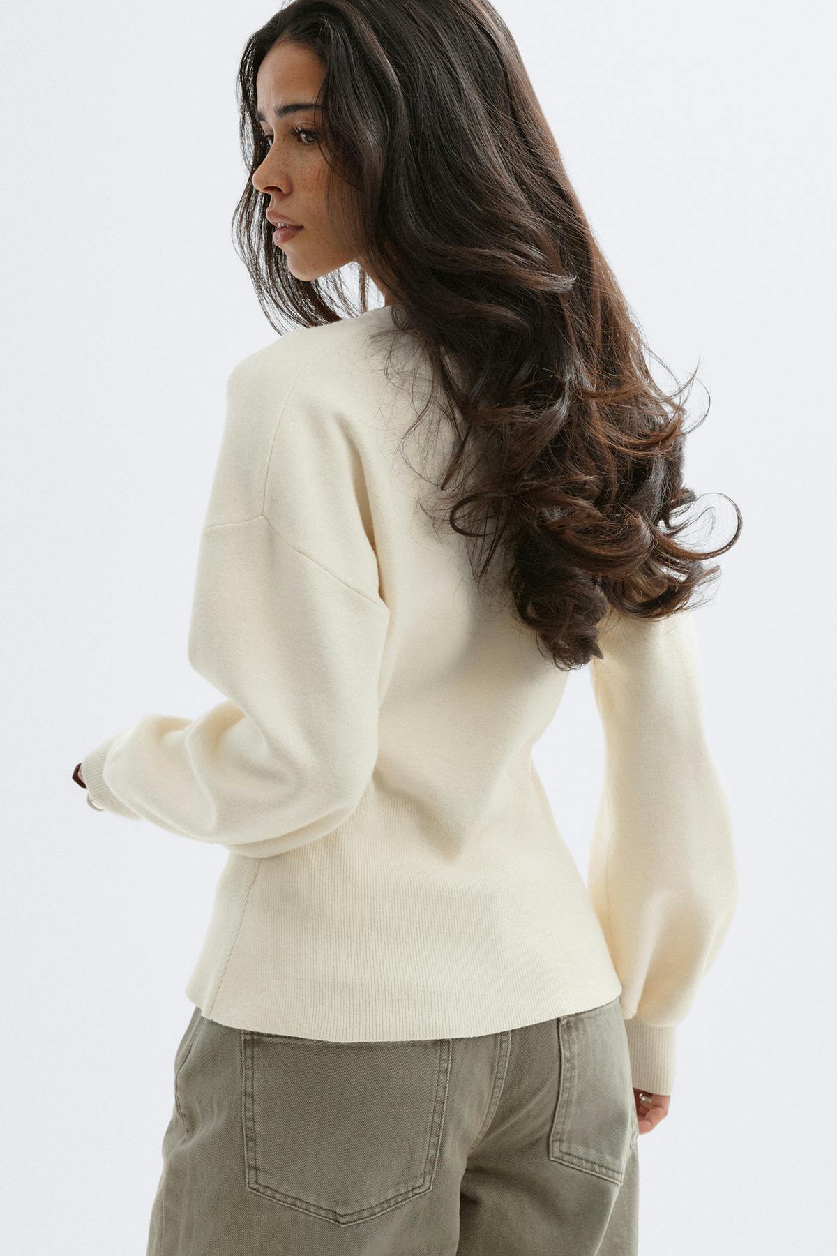 Shaped knitted cardigan