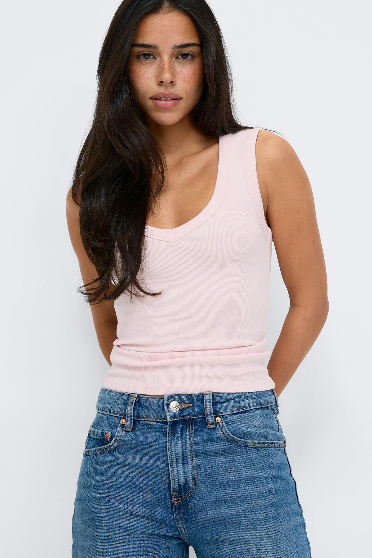 Tight v-neck rib tank
