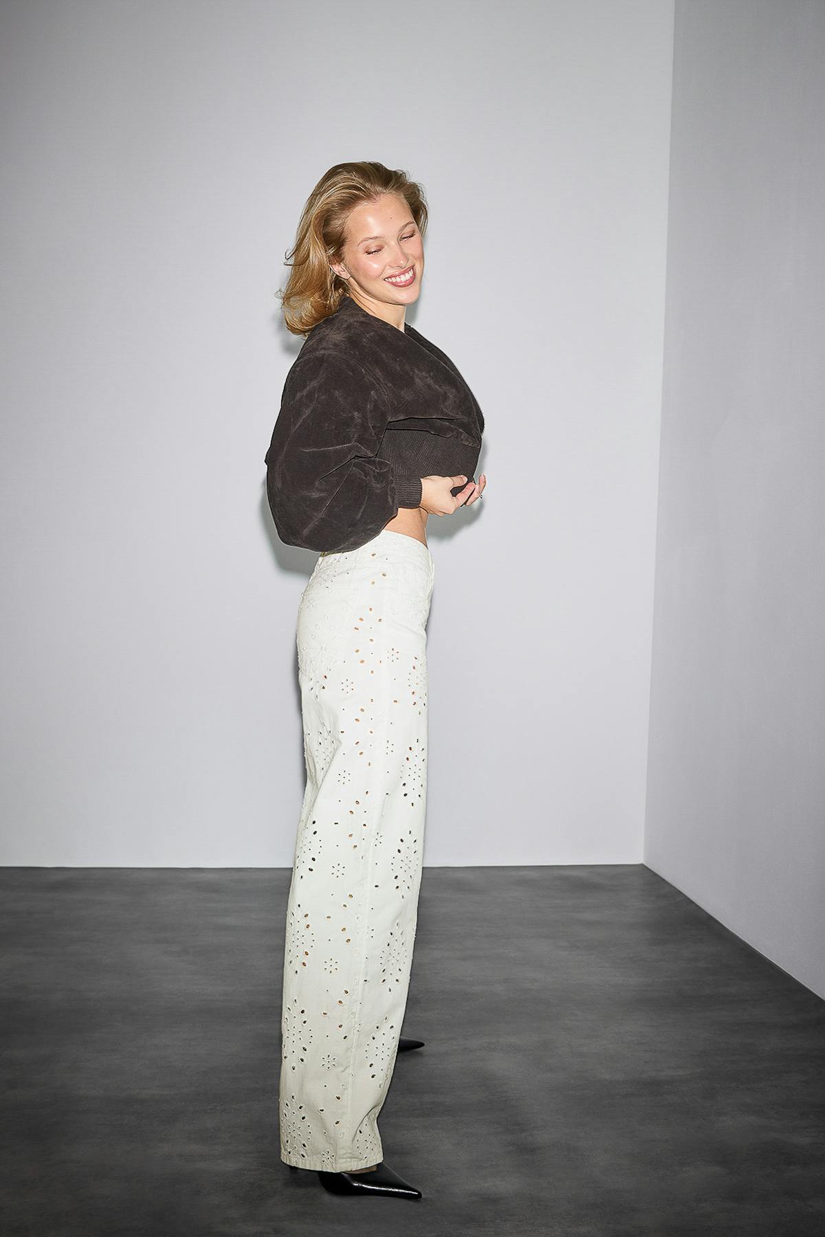Broderie denim jeans