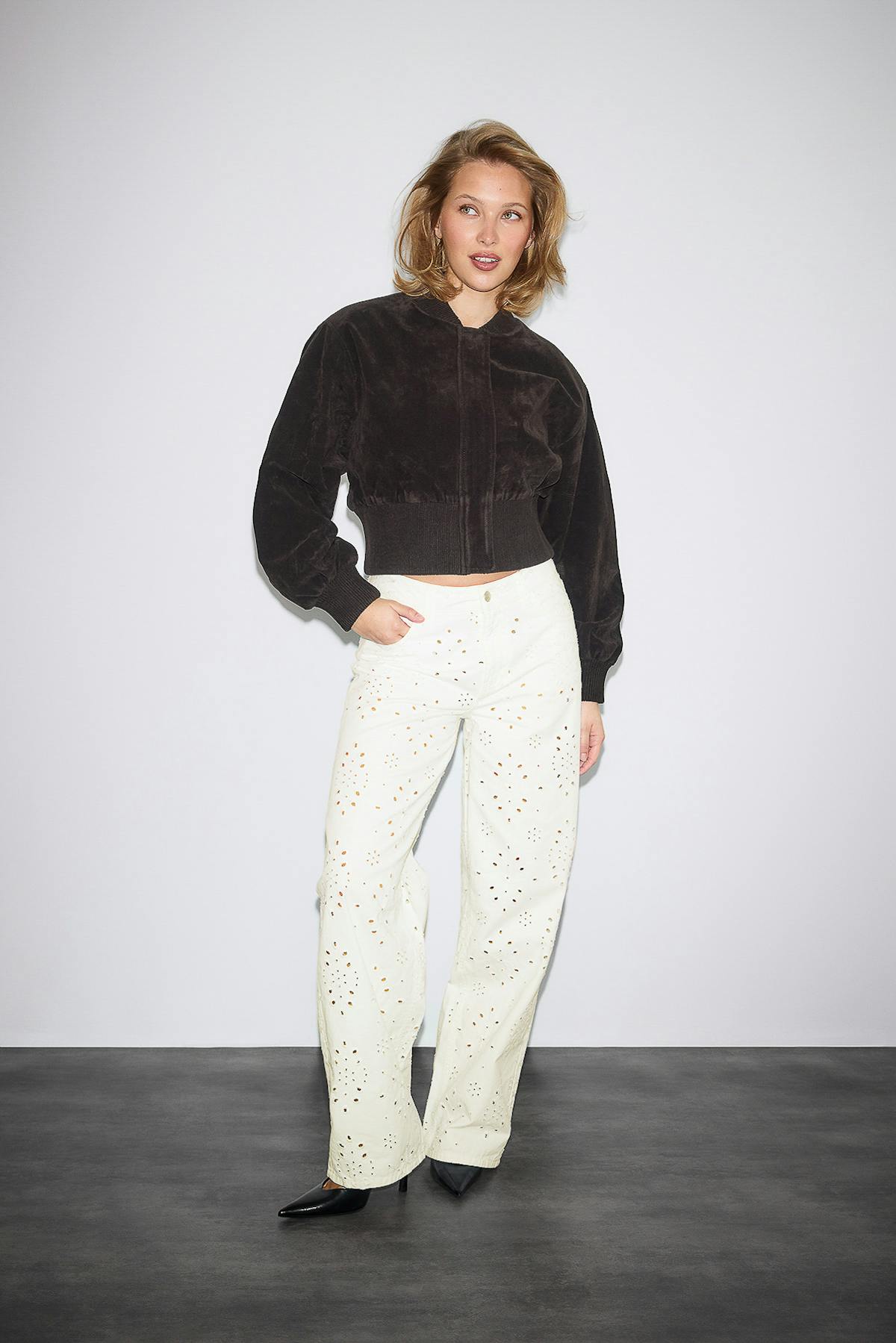 Broderie denim jeans