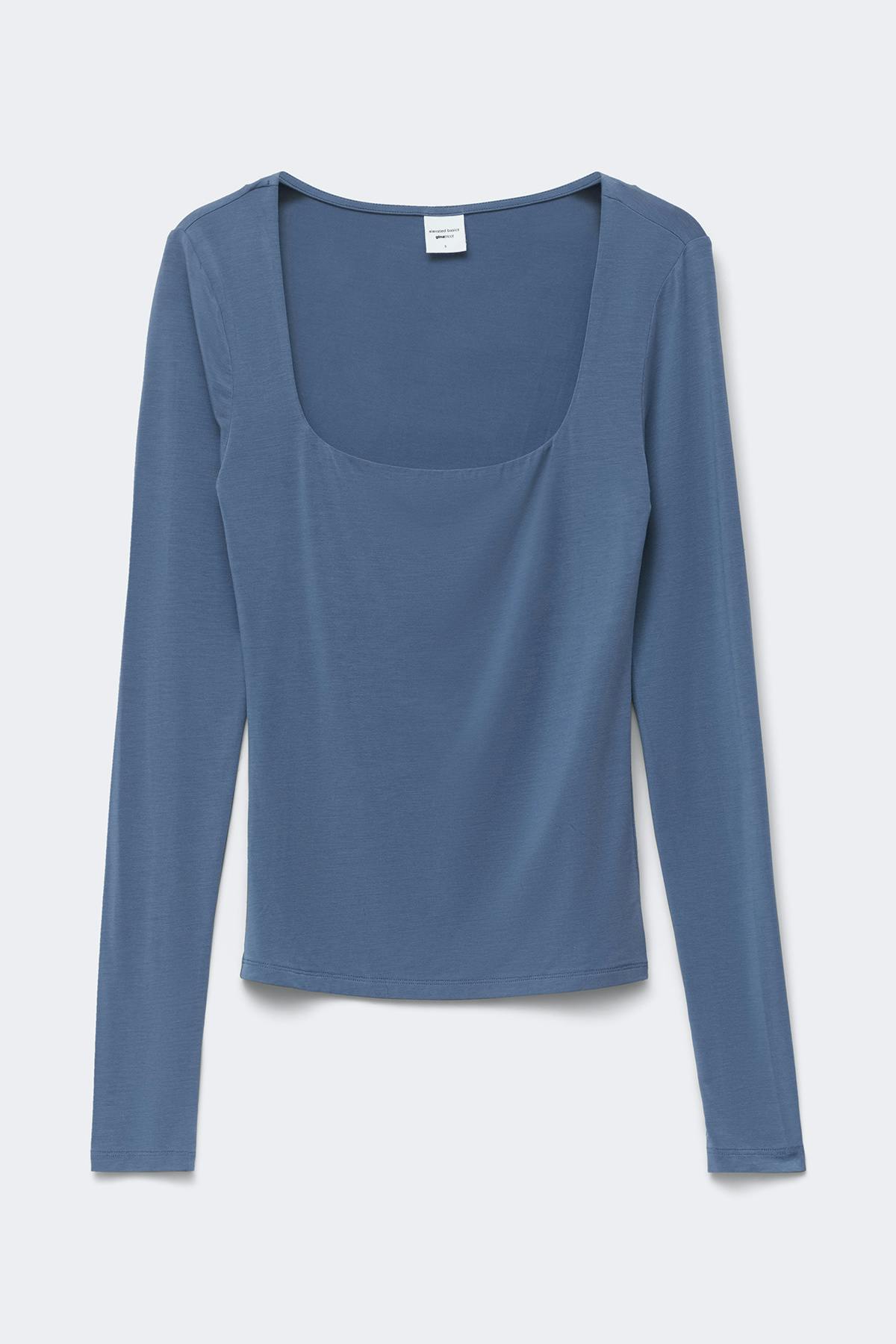 Slim fit scoop neck top