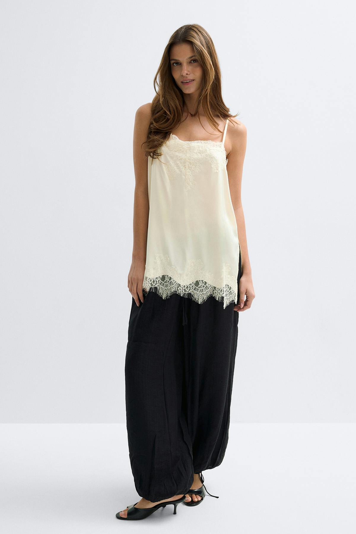 Lace singlet
