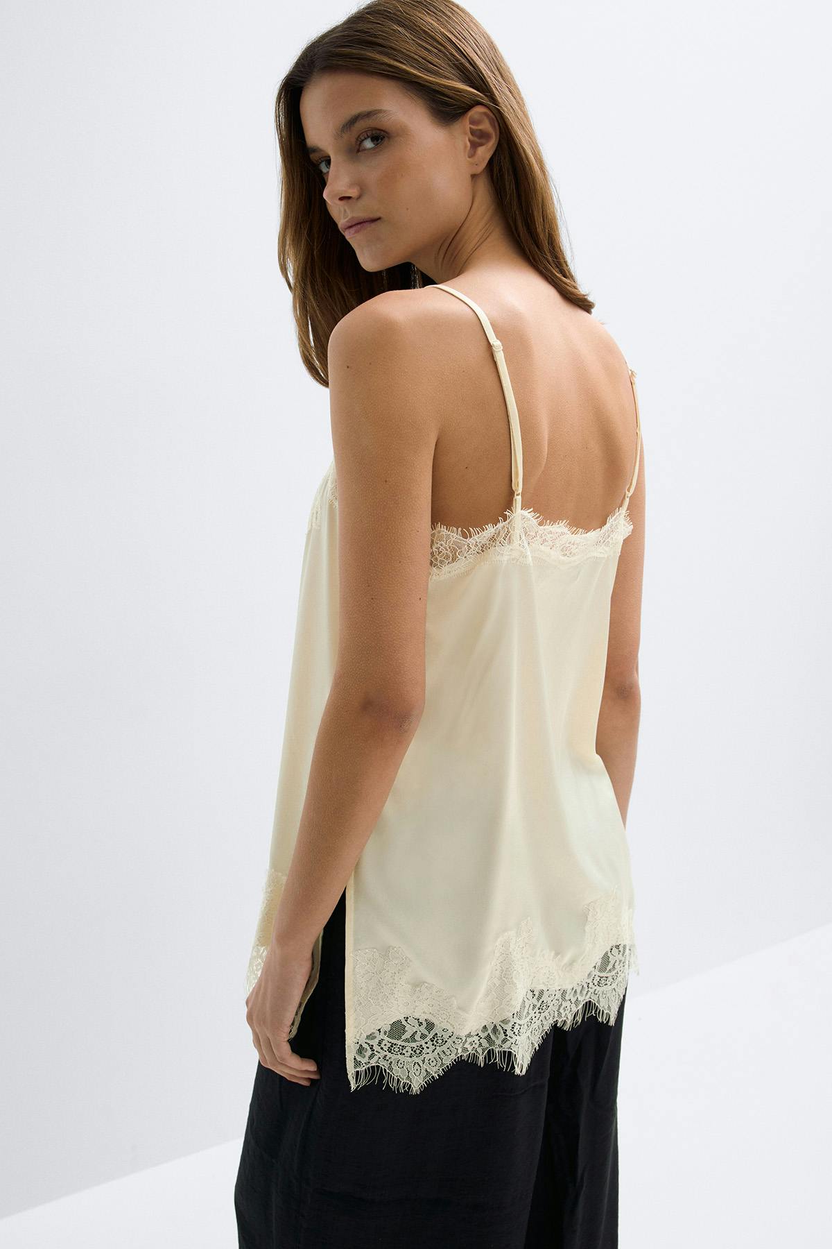 Lace singlet