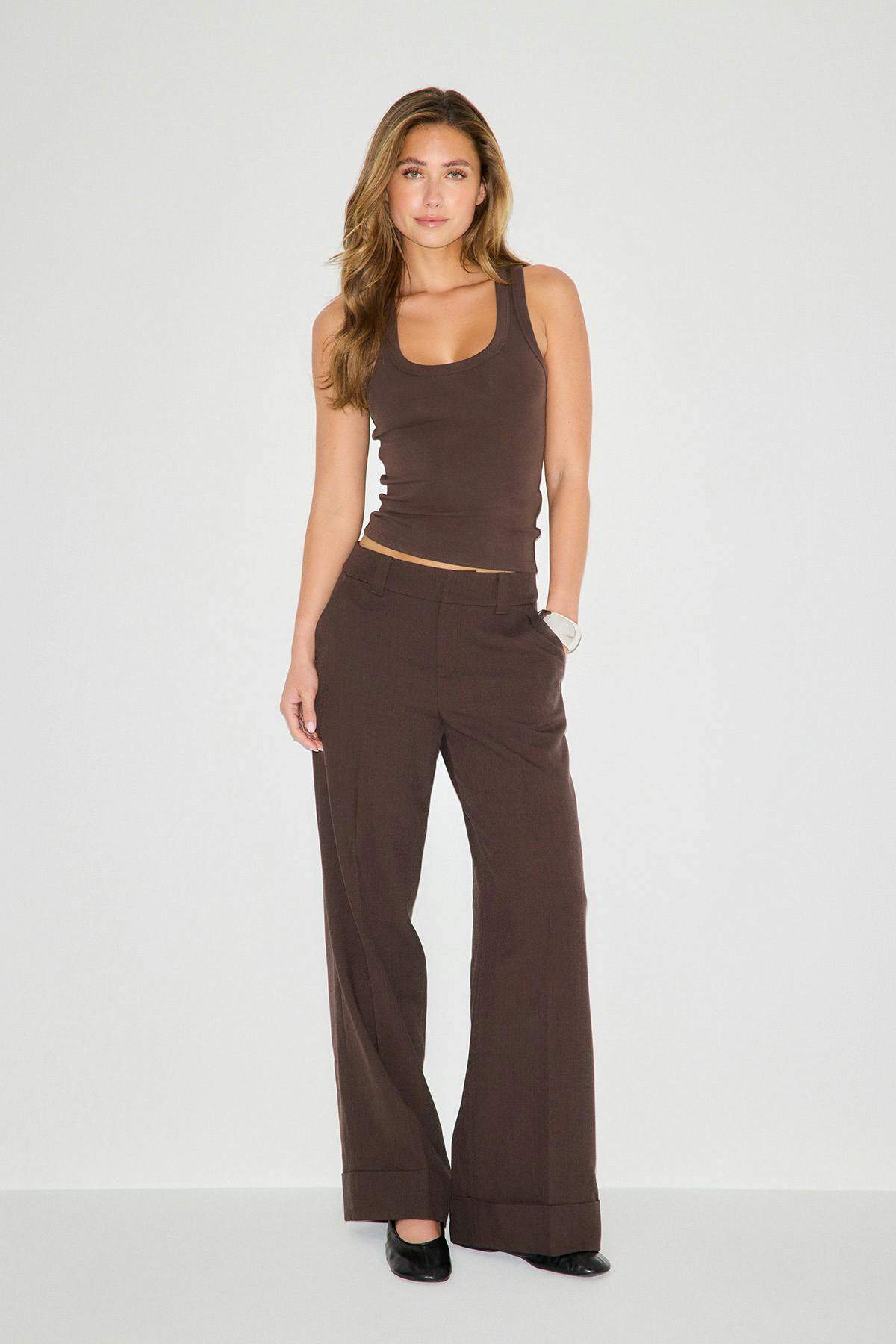 Super stretch scoop neck tank