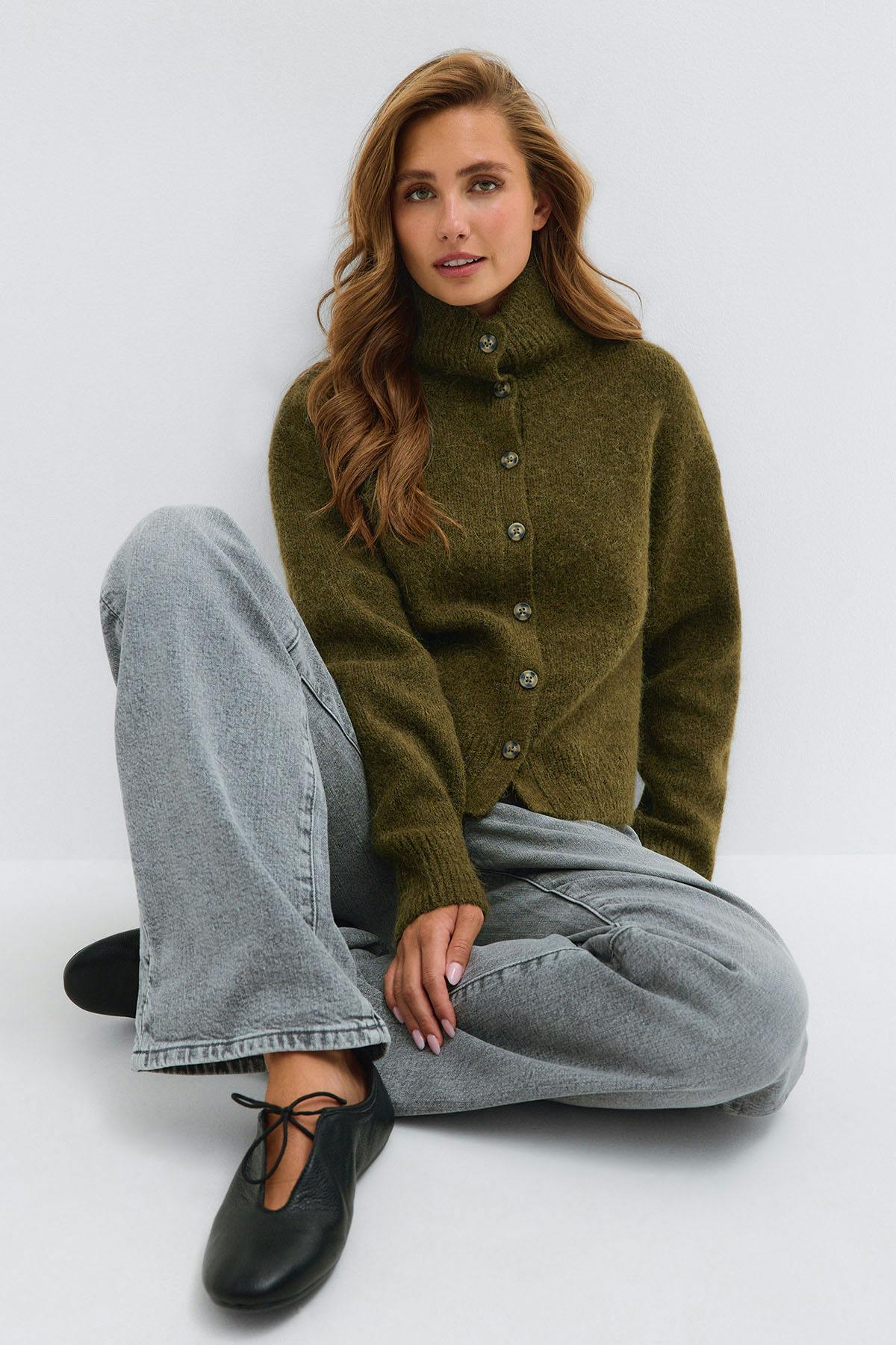 Turtleneck knitted cardigan