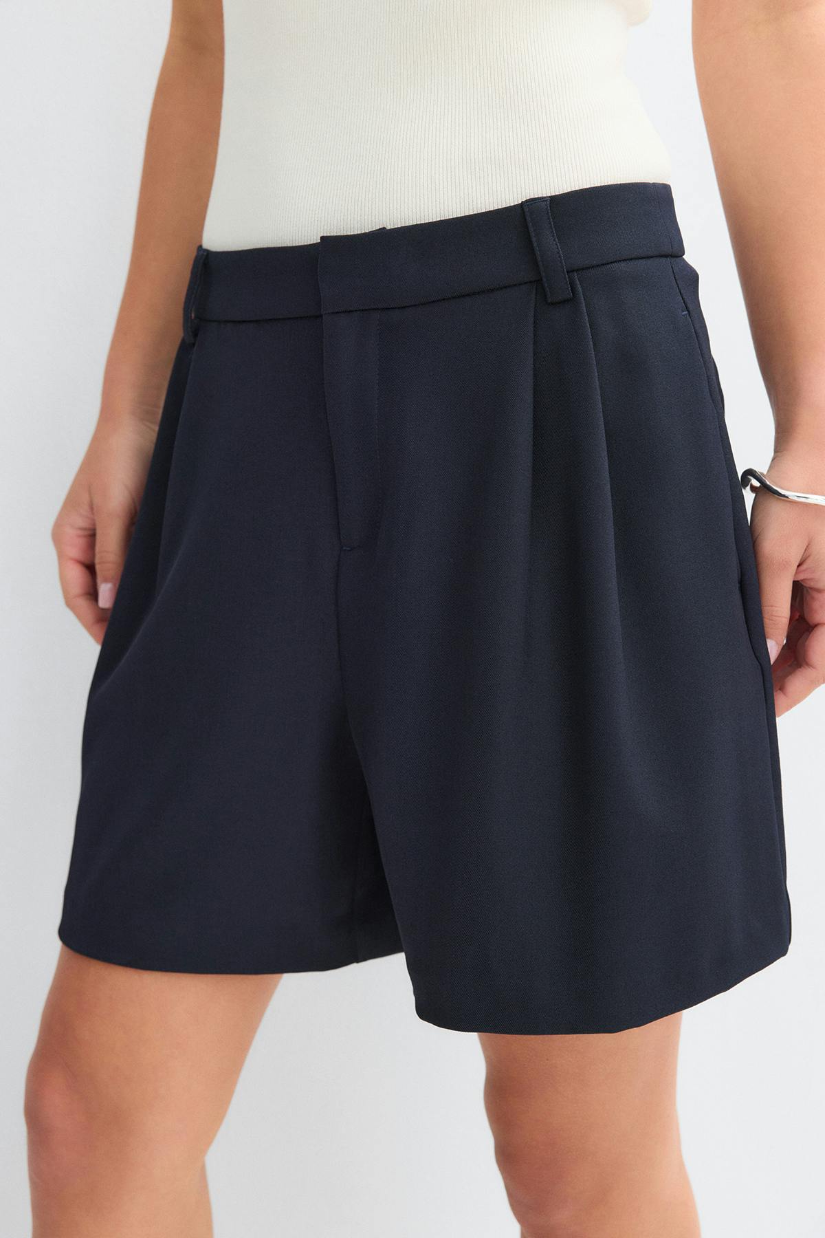Pleated shorts