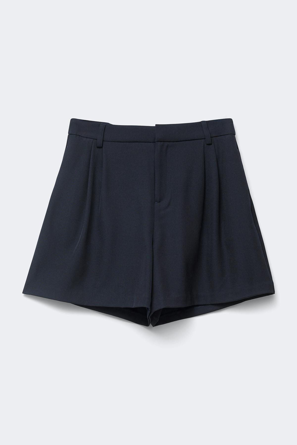 Pleated shorts