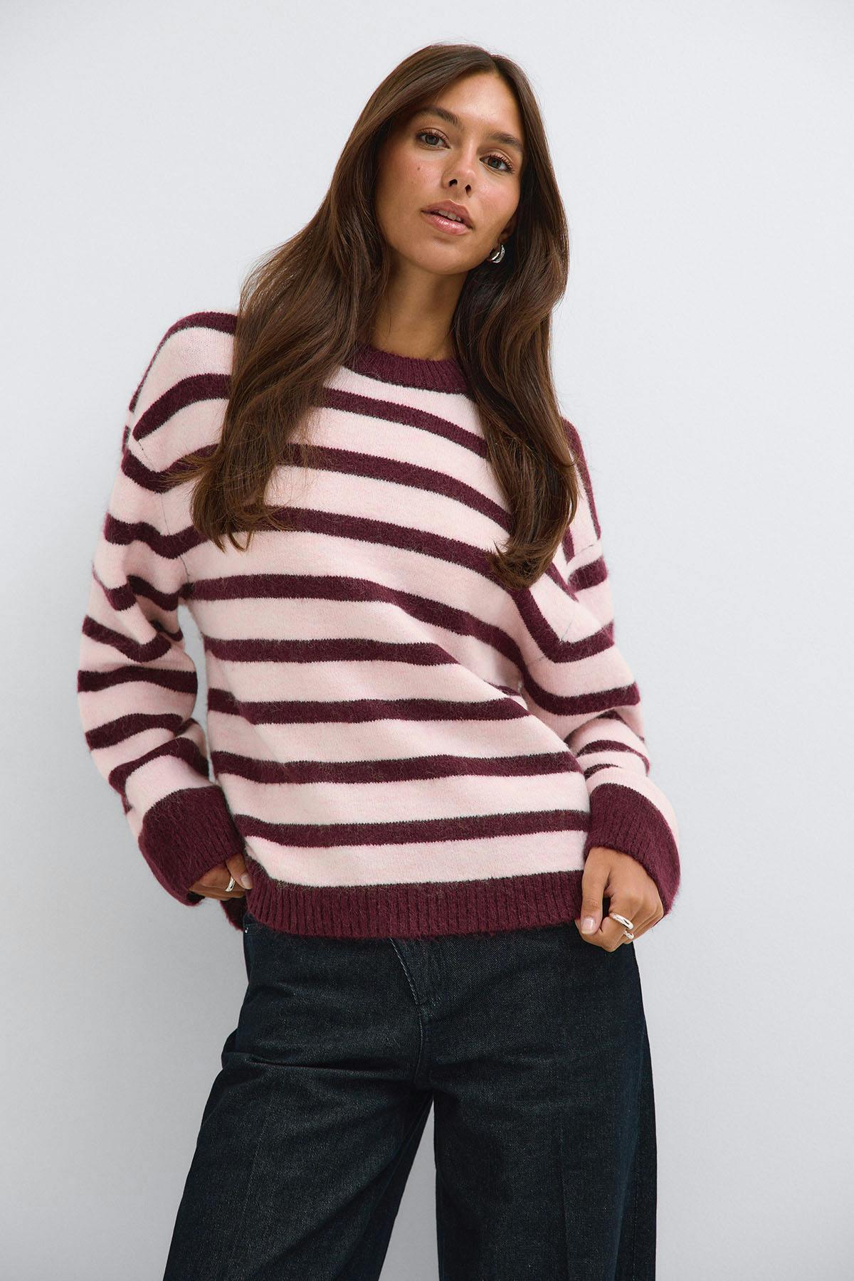 Crew neck knitted sweater