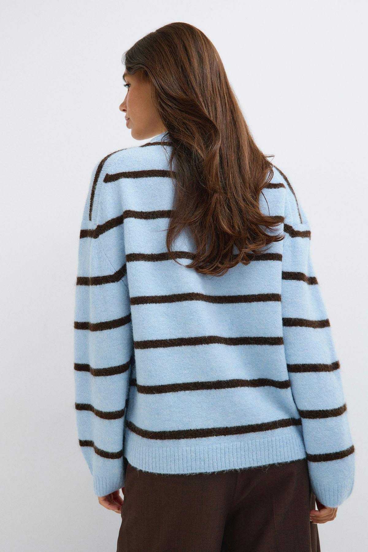 Crew neck knitted sweater