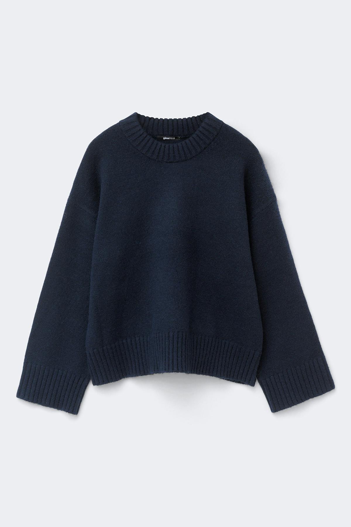 Crew neck knitted sweater