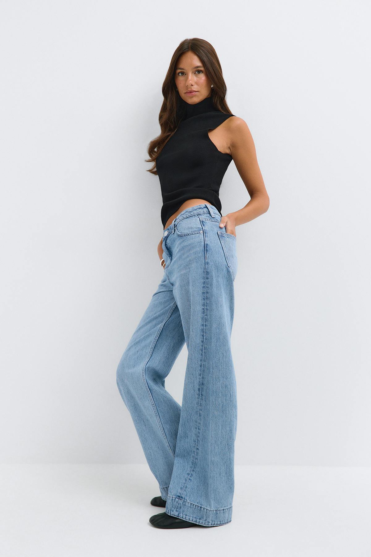 Twisted wide jeans