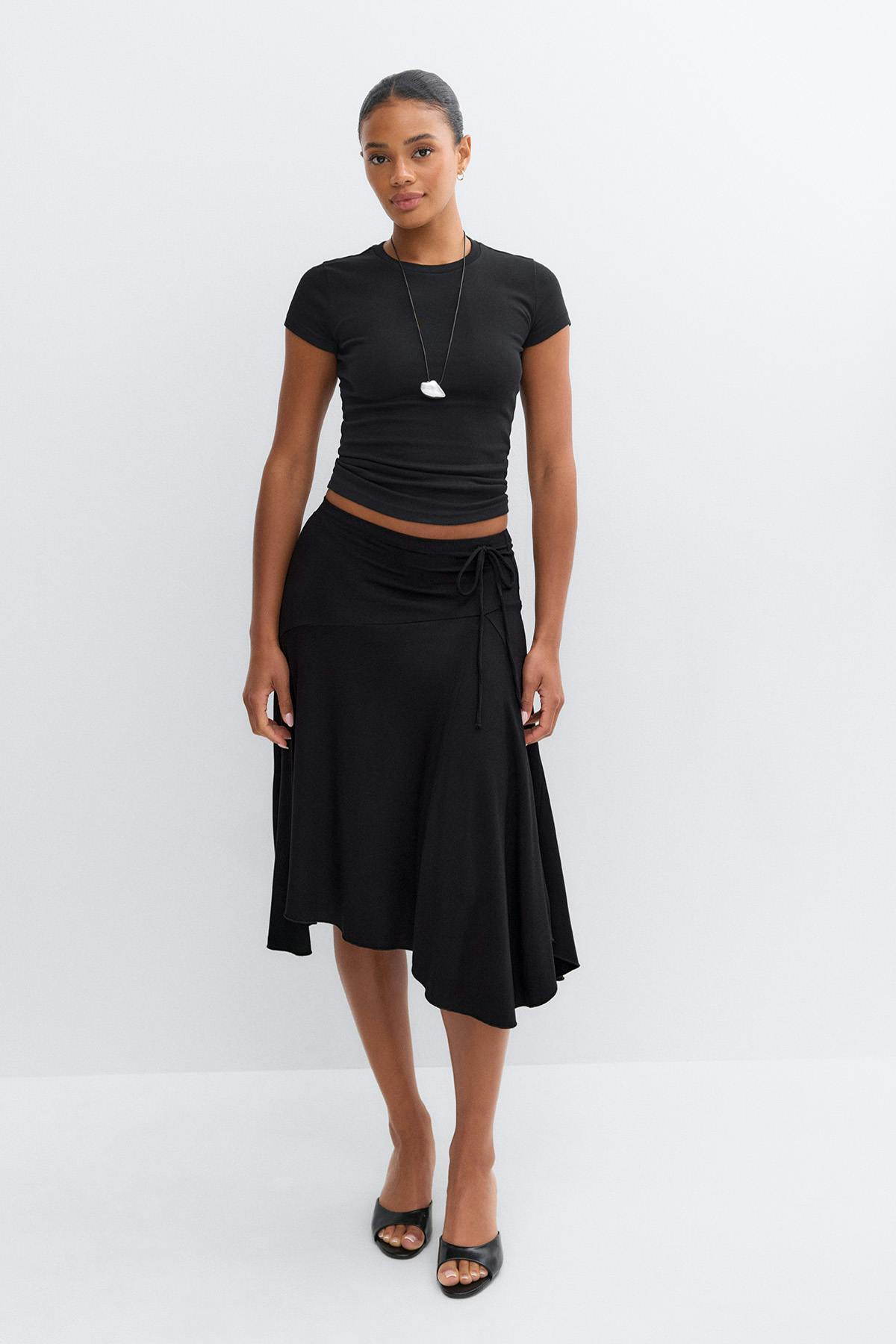 Asymmetric skirt