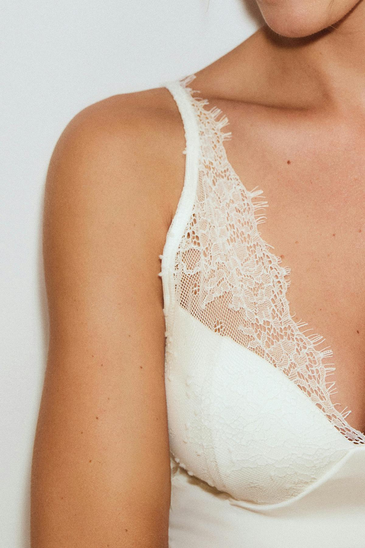Lace shaping singlet