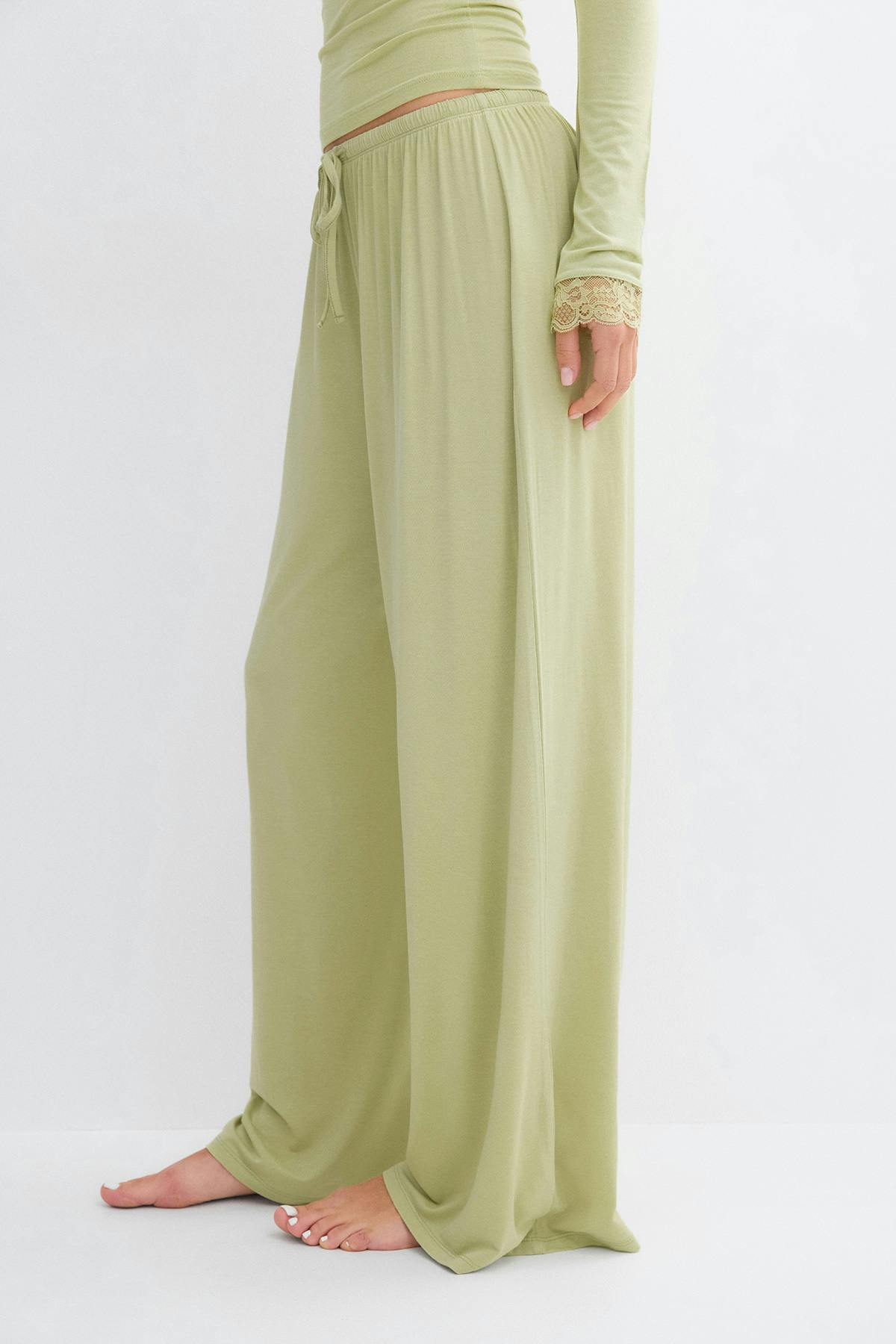 Wide loungewear trousers