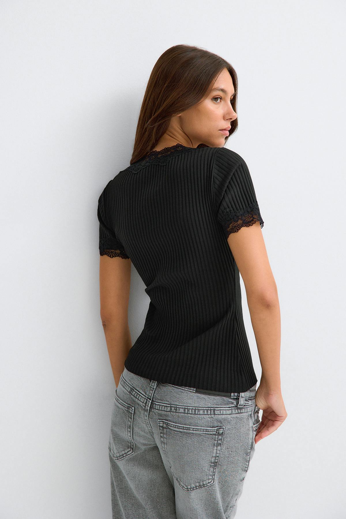 Lace detail rib top