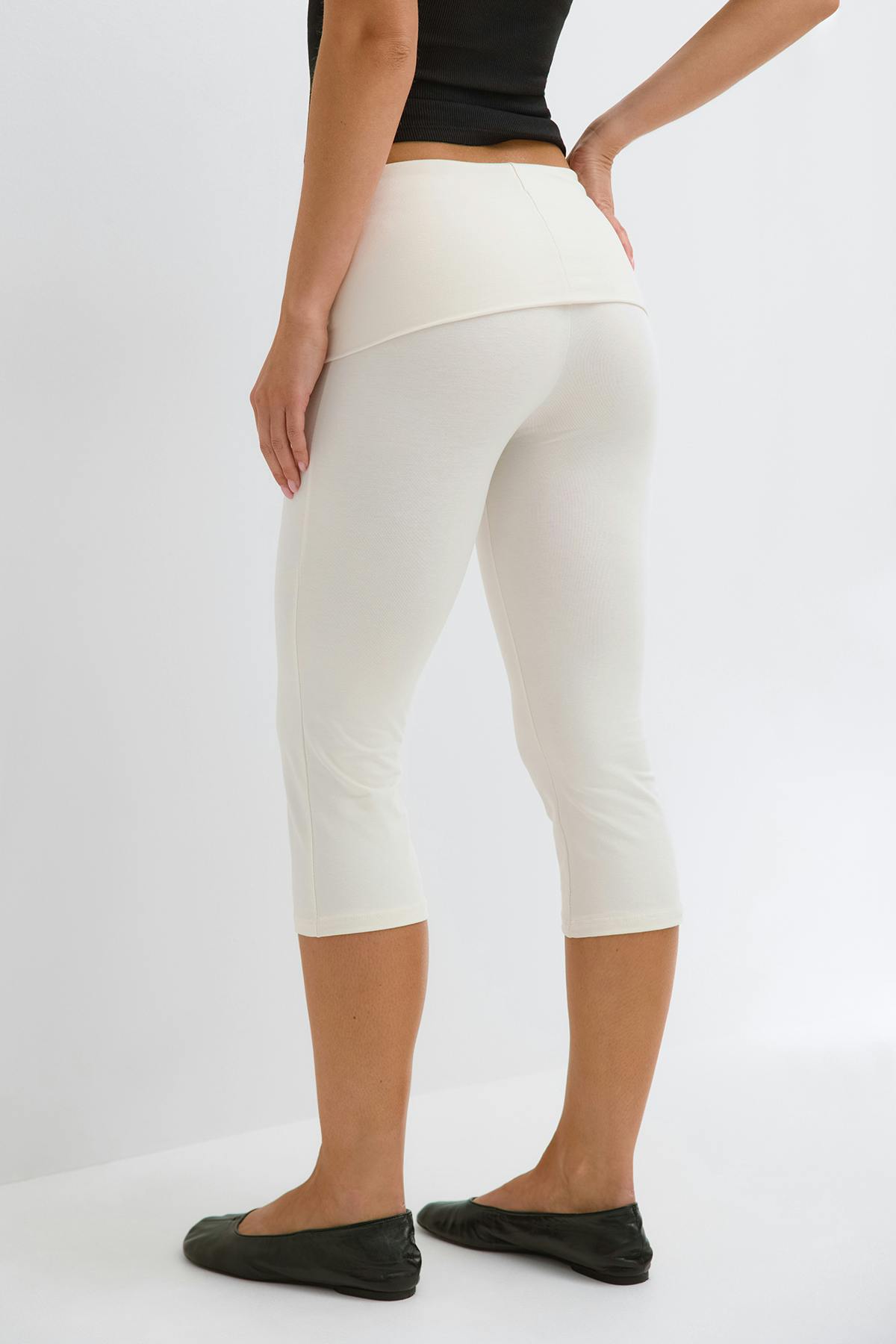 Folded capri trousers