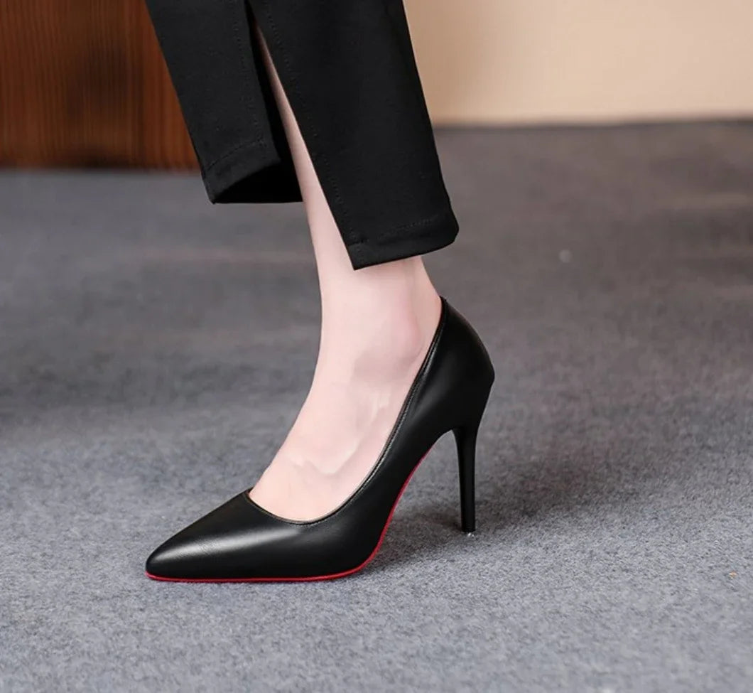 Lady Scarlet Pumps
