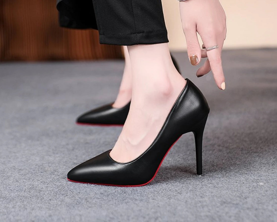 Lady Scarlet Pumps