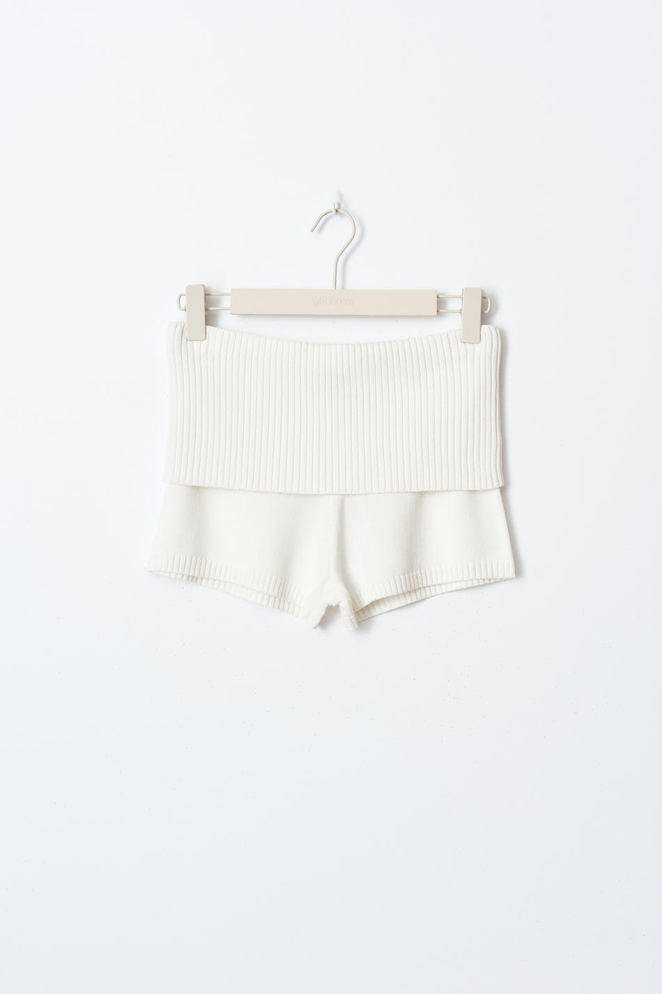 Knitted folded down shorts