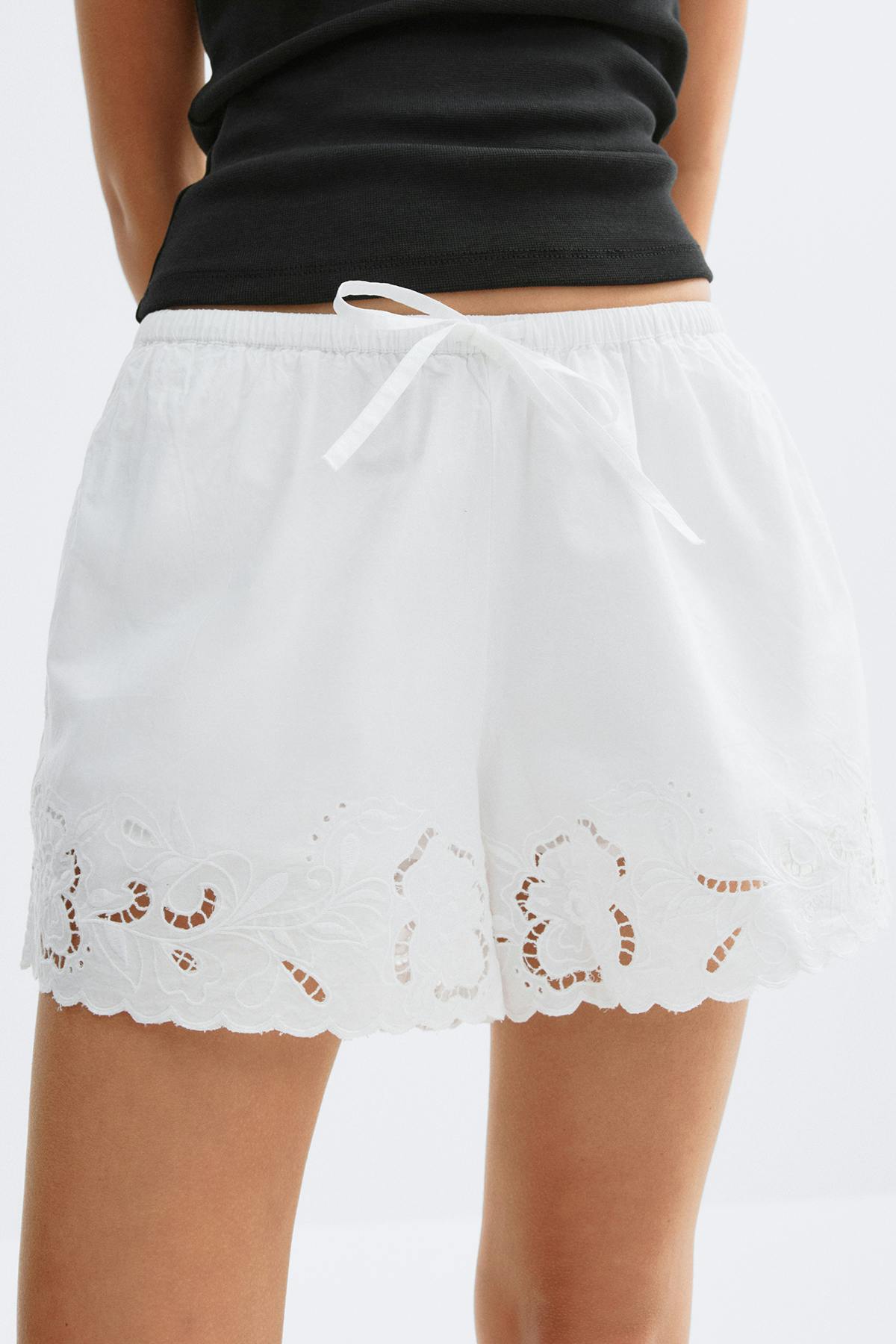 Embroidery poplin shorts