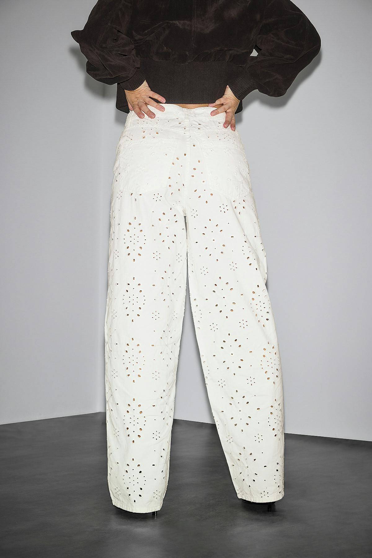 Broderie denim jeans