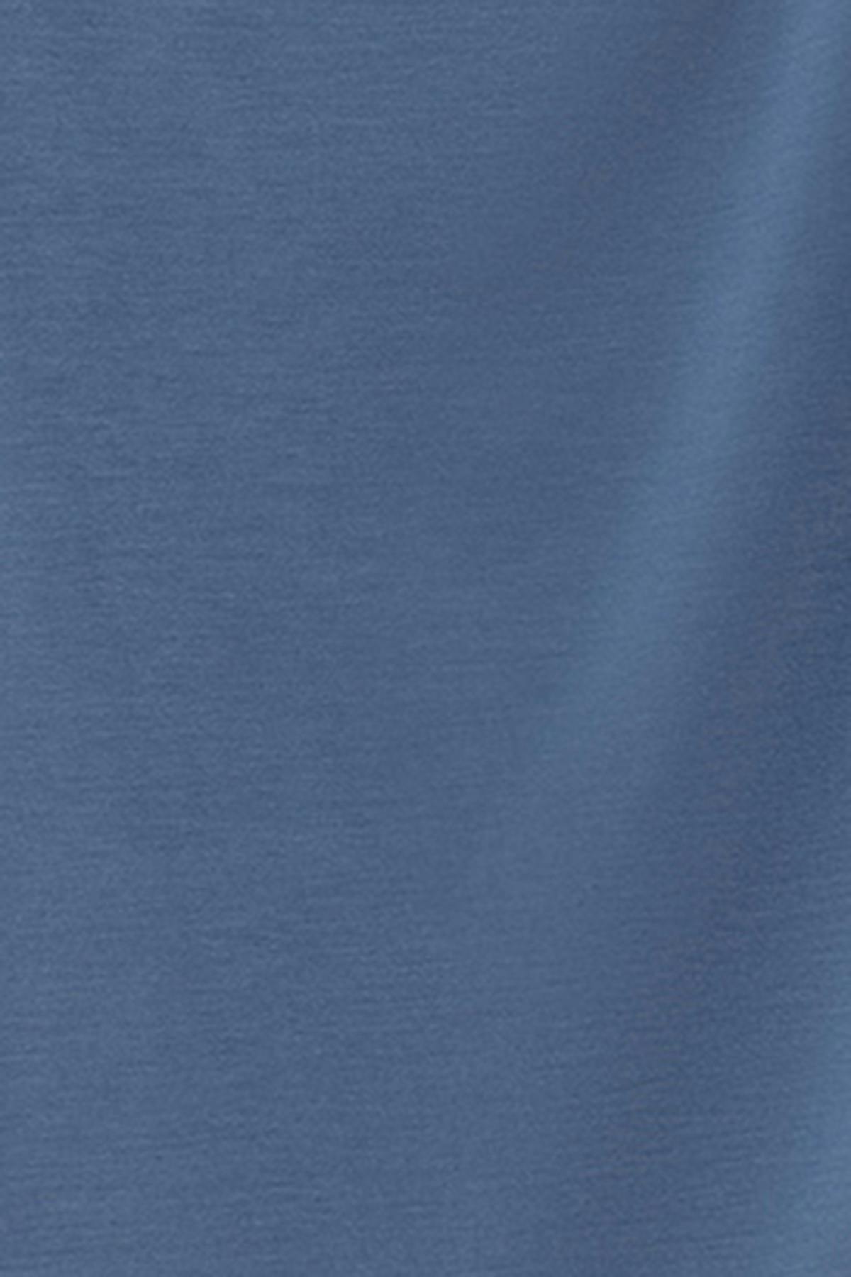 Slim fit scoop neck top