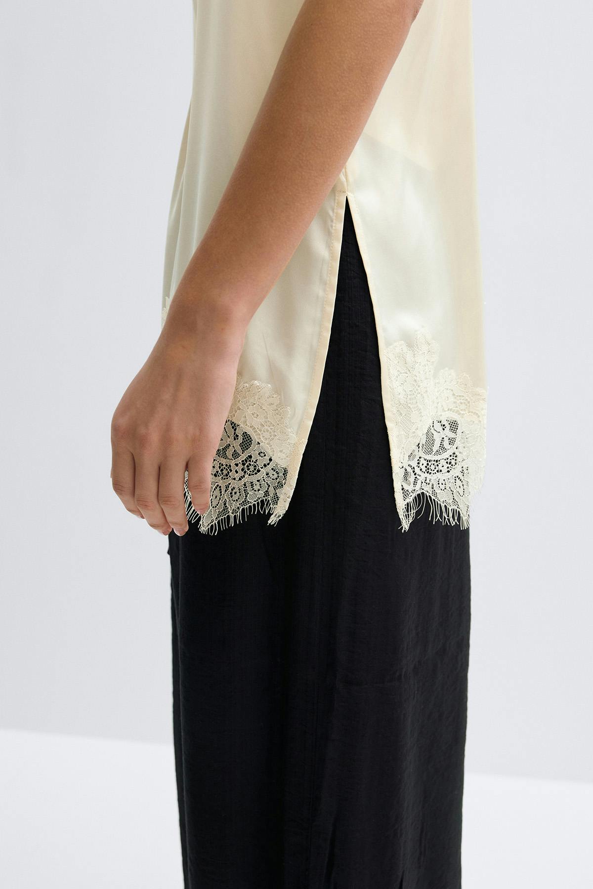 Lace singlet