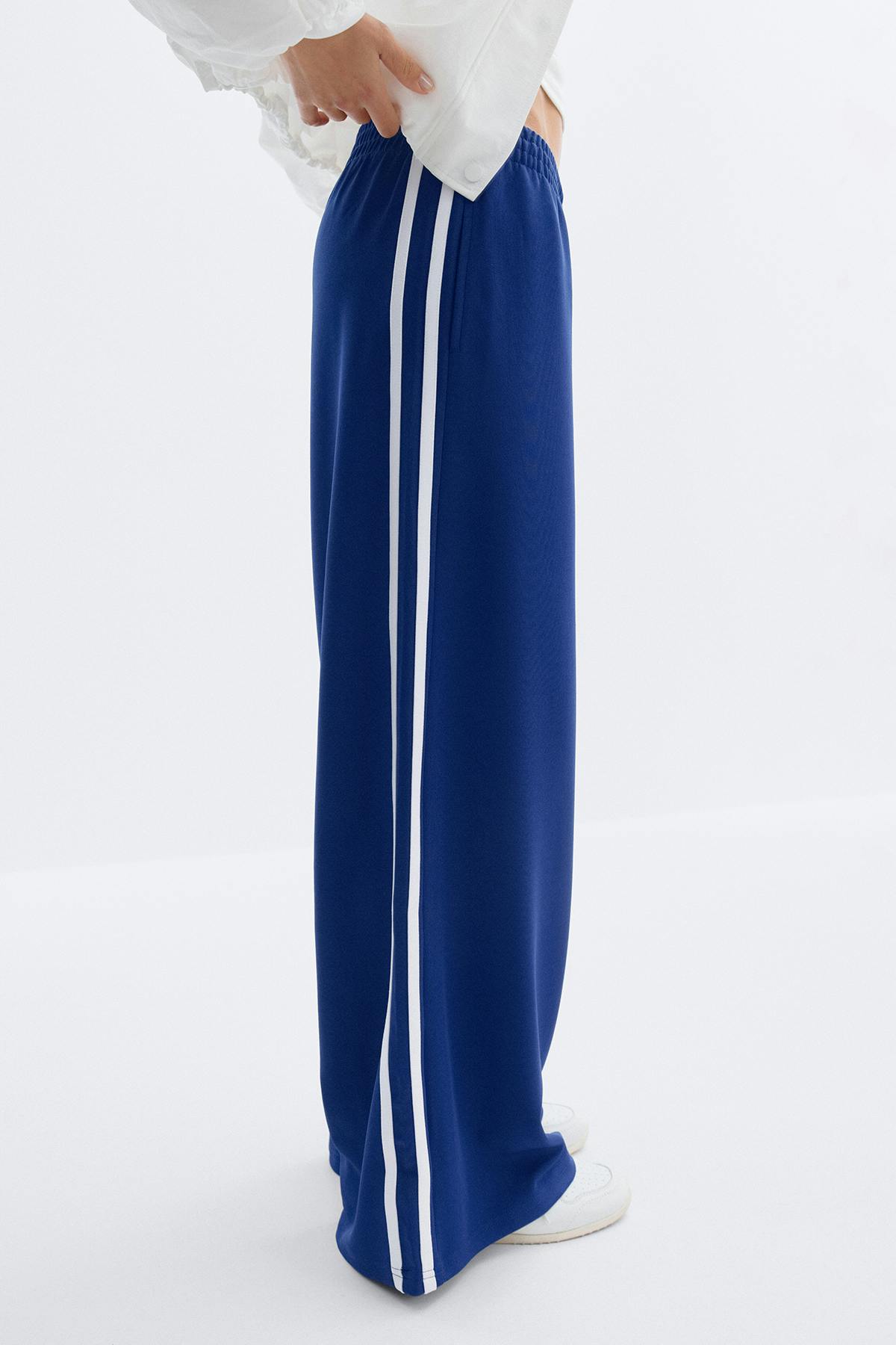 Sporty wide trousers