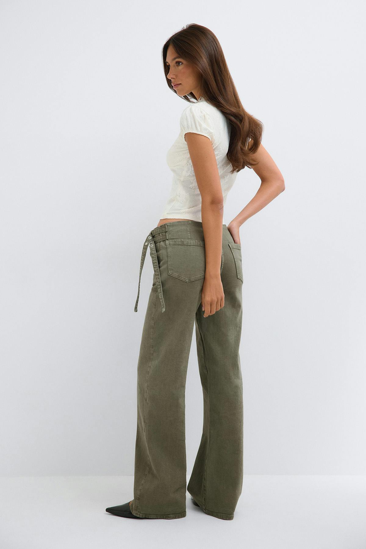 Booty belted jeans