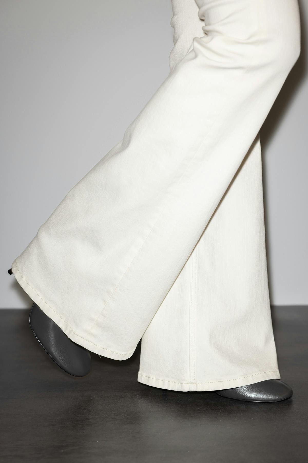 Glow low flare jeans
