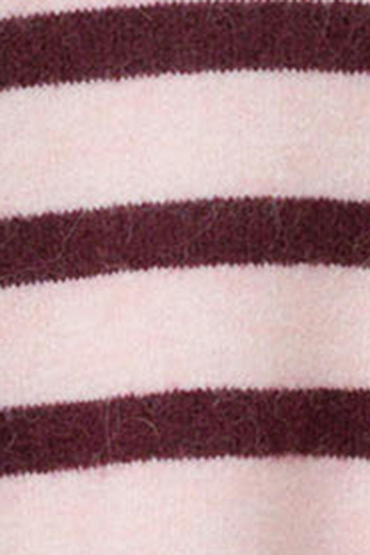 Crew neck knitted sweater