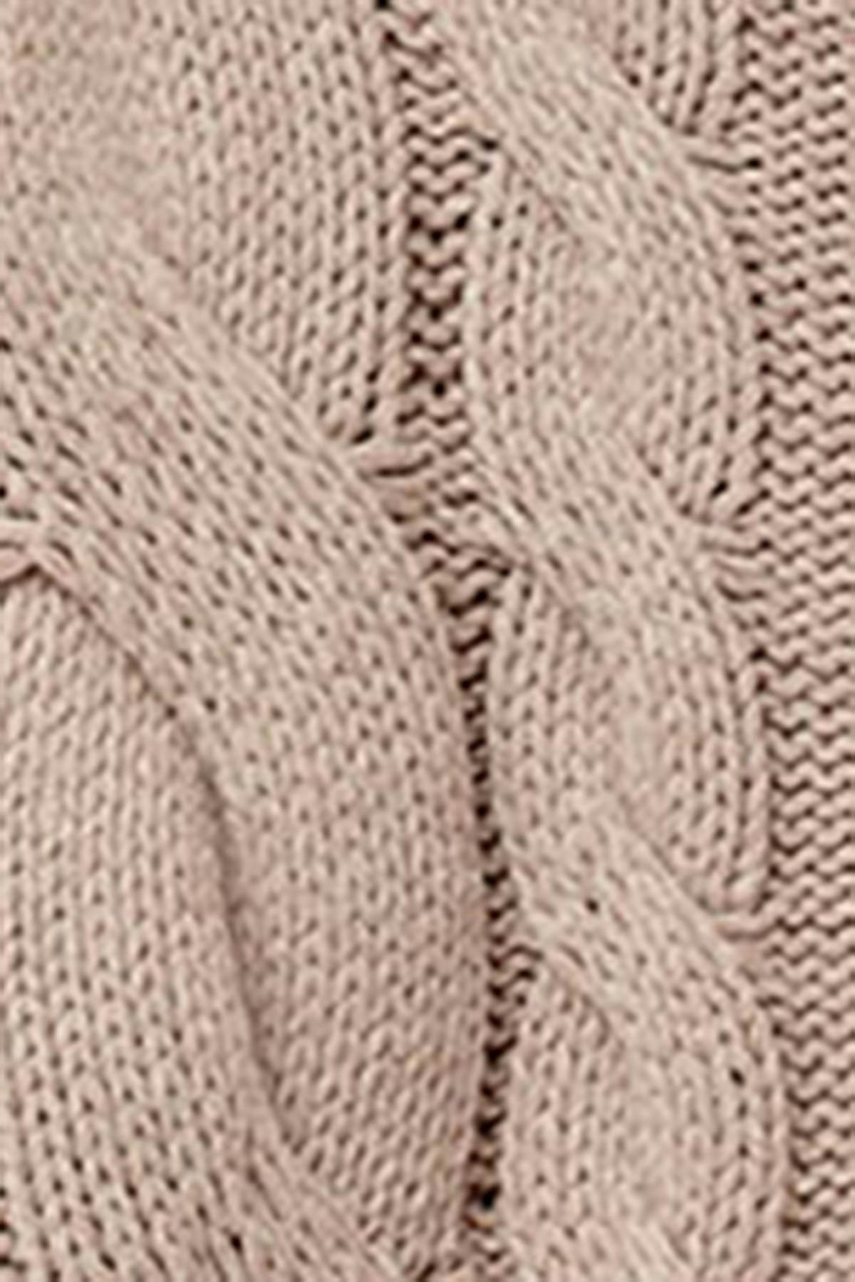 Chunky knitted cable cardigan