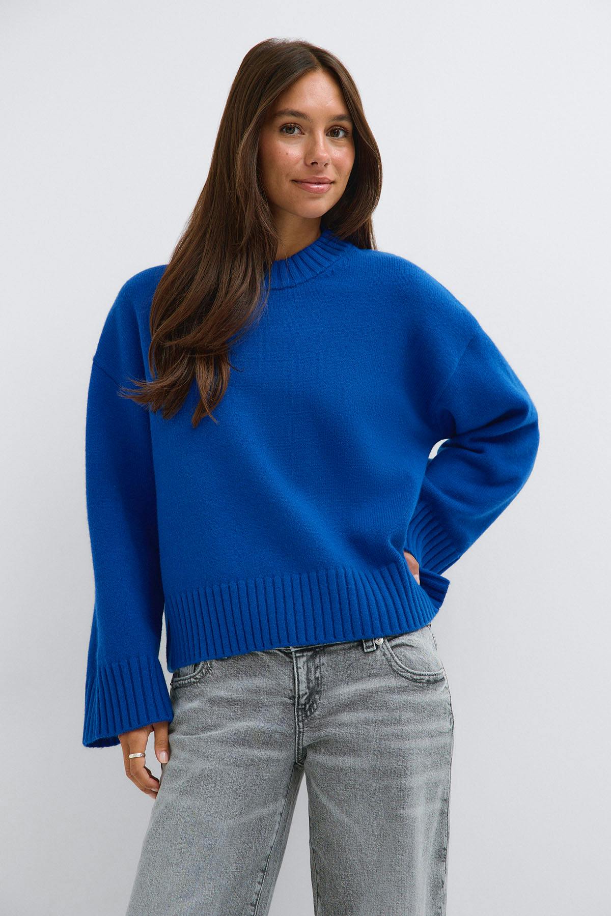 Crew neck knitted sweater