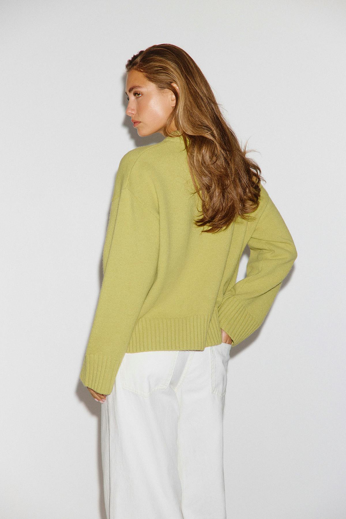 Crew neck knitted sweater