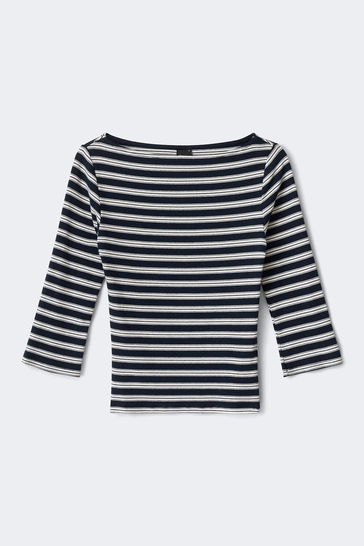 Quarter sleeve boatneck top