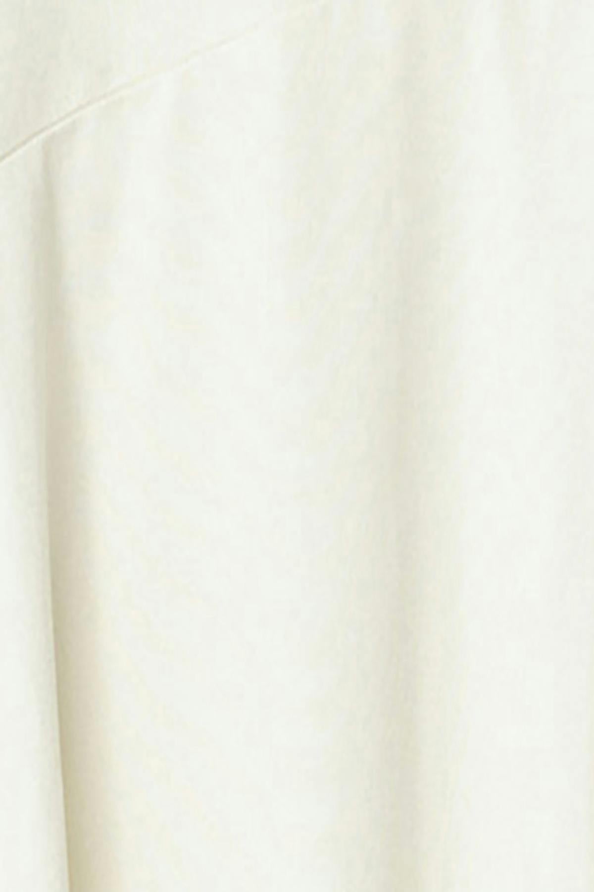 Asymmetric skirt