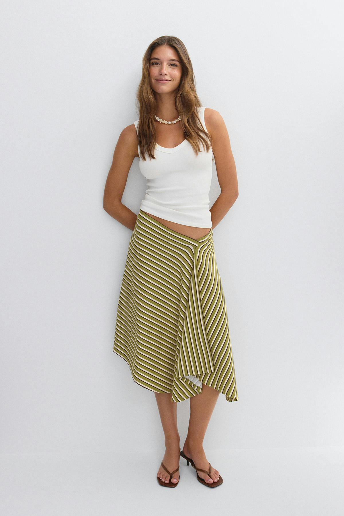 Asymmetric skirt
