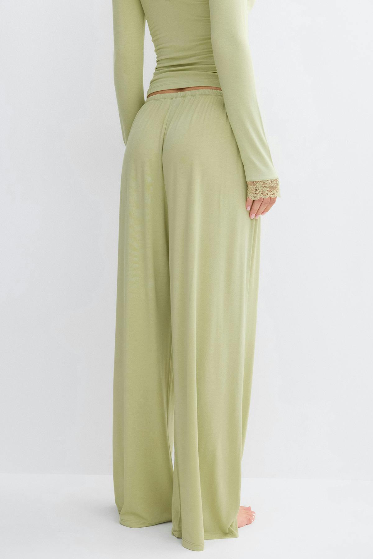 Wide loungewear trousers