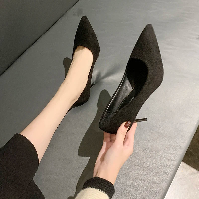 Noir Grace Pumps