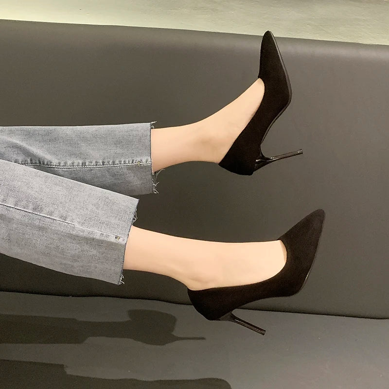 Noir Grace Pumps