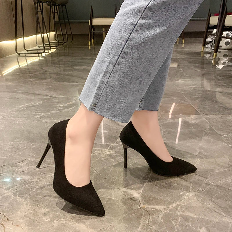 Noir Grace Pumps