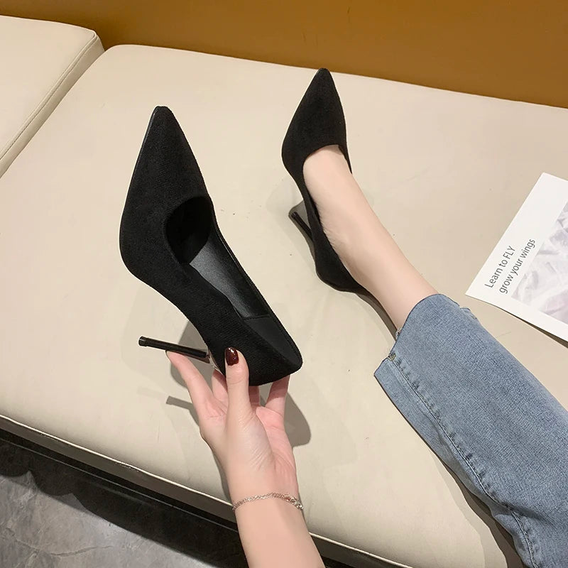 Noir Grace Pumps